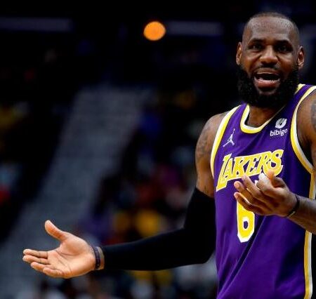 Should LeBron James re-sign with the Lakers?