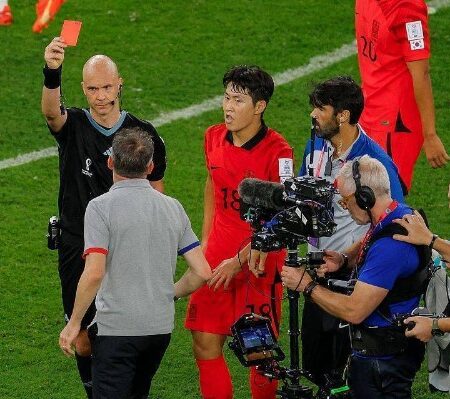 Red Card Flashes As South Korean Coach Protested in Their 2-3 Loss Against Ghana