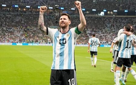 Messi leads Argentina to 2-0 win over Mexico