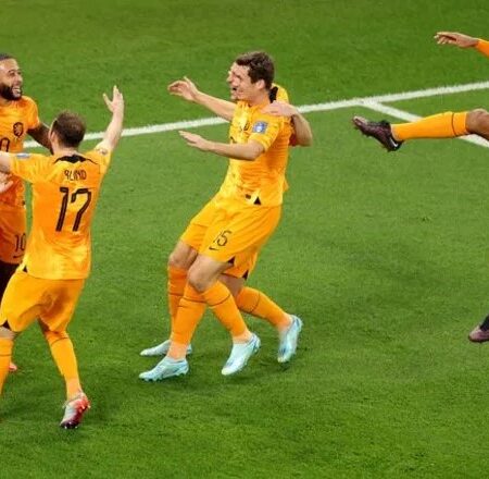 Netherlands beat Senegal 2-0 to return to World Cup