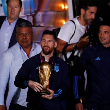 Argentina’s World Cup winner returns home with hero’s welcome